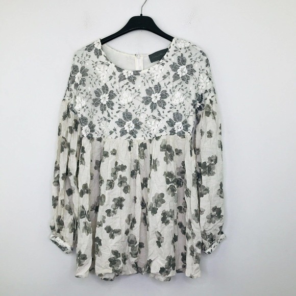 Sunday in Brooklyn Tops - Sunday in Brooklyn Women's Medium Blouse White Gray Floral Lace Yoke Peplum BV23